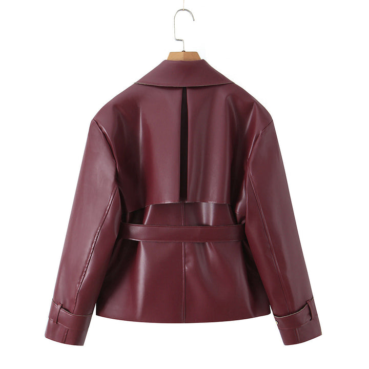 Dam skräddad kort trenchcoat med knytband och cape detail in vegan läderlook
