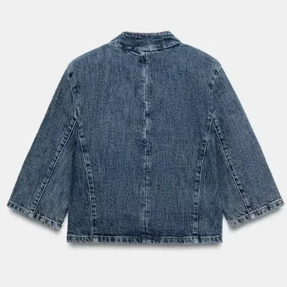 Dam Boxig Kort Denimjacka med Mandarin Krage, Asymmetrisk Knapp Knäppning och Fringe Nederkant