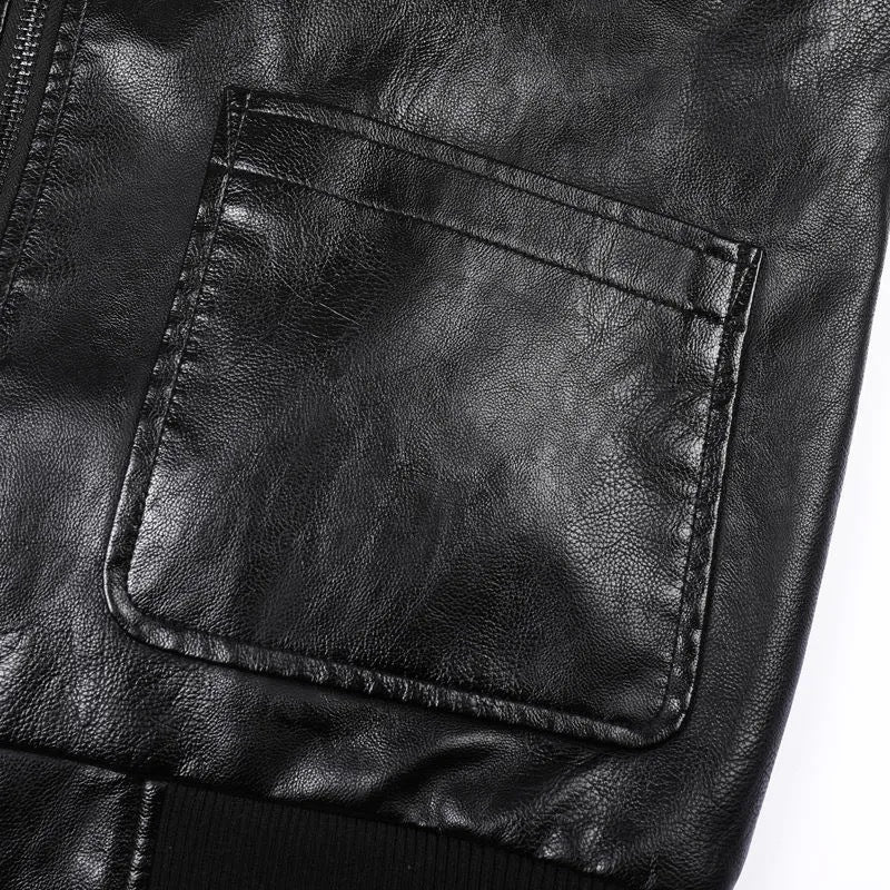 Herr Heritage Läder Blouson i Läder Look med Militär Patch Detaljer och Ribbad Krage