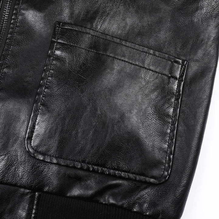 Herr Heritage Läder Blouson i Läder Look med Militär Patch Detaljer och Ribbad Krage