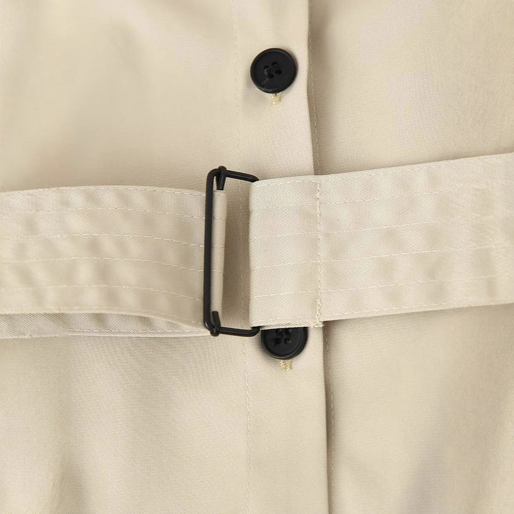 Dam longer figursydd trenchcoat med midjebälte, axel epaulettes, och continuous knäppning