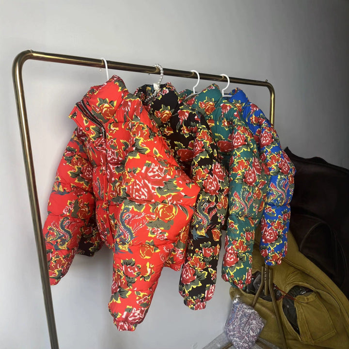 Dam Quiltad Vadderad Kort Jacka med Blommig Heltäckande Tryck och Ståkrage