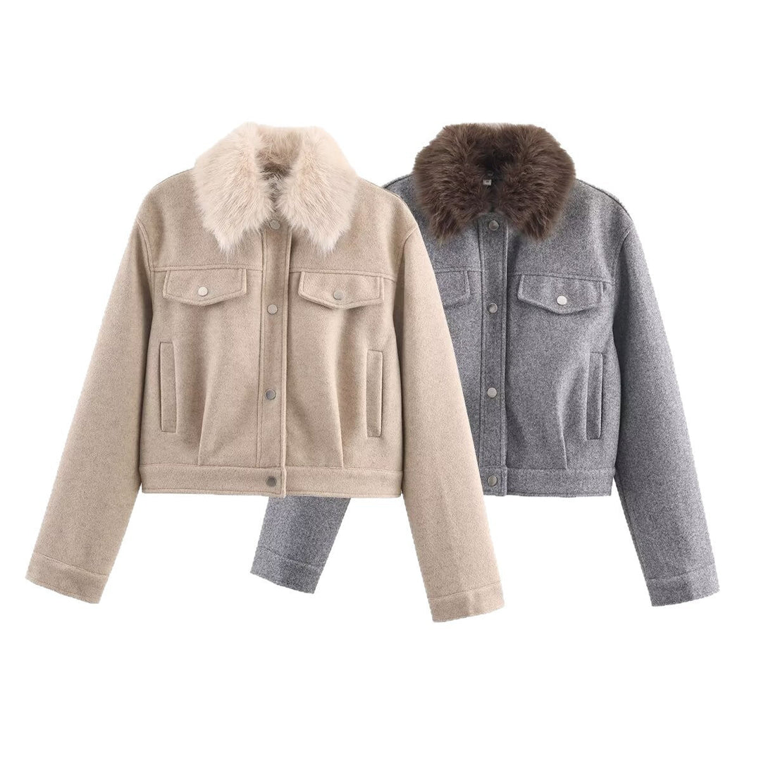 Dam Kort Ull Jacka med Voluminous Fur Krage, Tryckknapp-Knapp Fram och Lapp Bröst Fickor