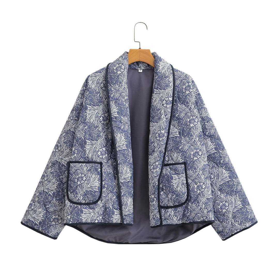 Dam kort skuren kviltad jacka in vintage blommig mönster med shawl krage och kontrasterande piping
