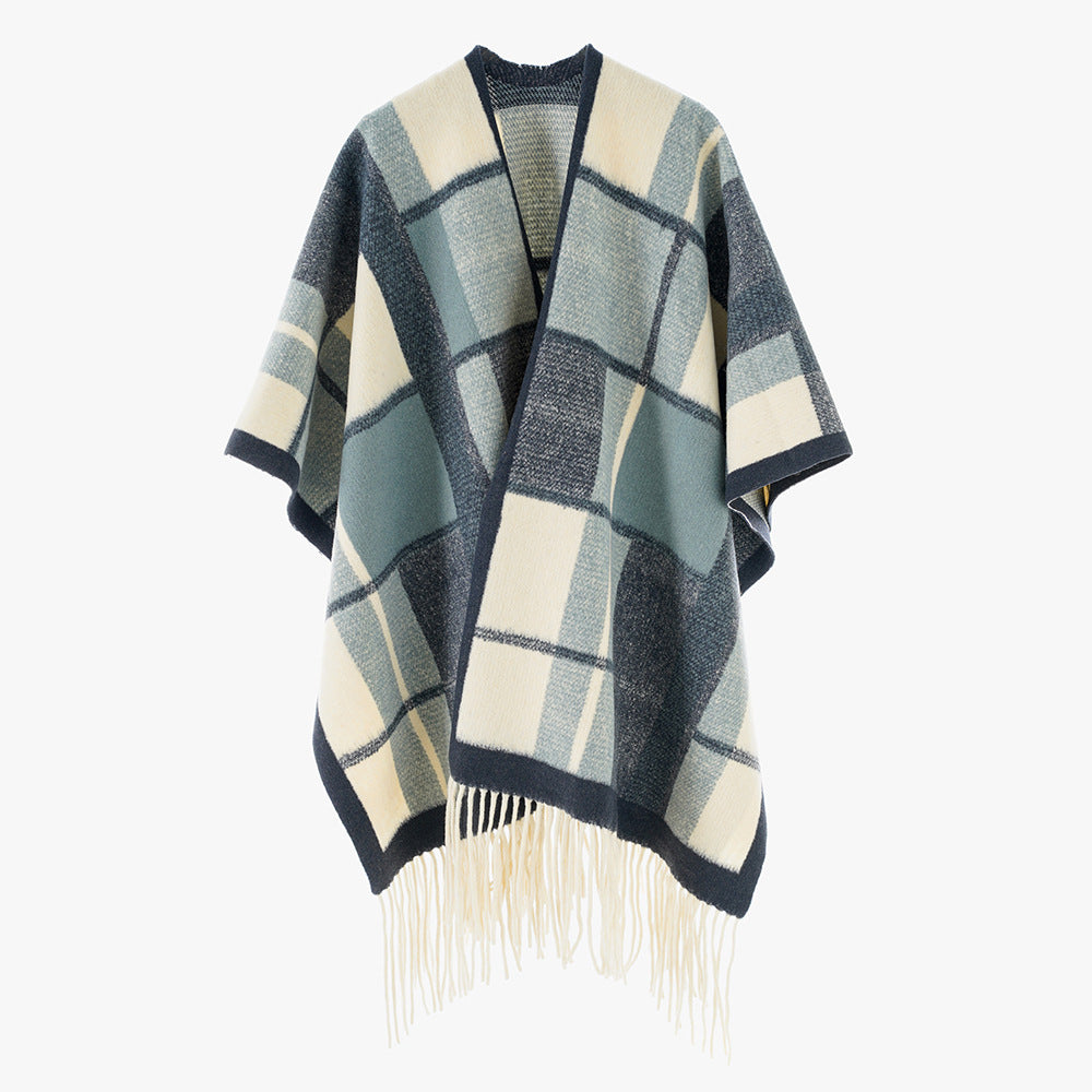 Dam capeponcho i oversized rectangular skärning med rutig weave structure och fringes.