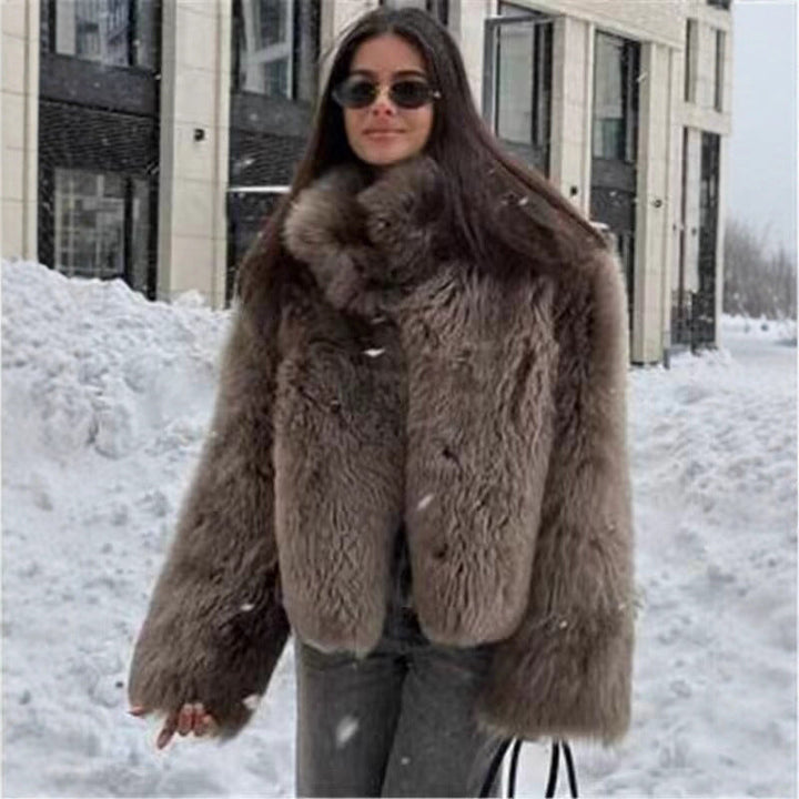 Dam kort Faux Fur jacka med hög ståkrage och oversize silhuett