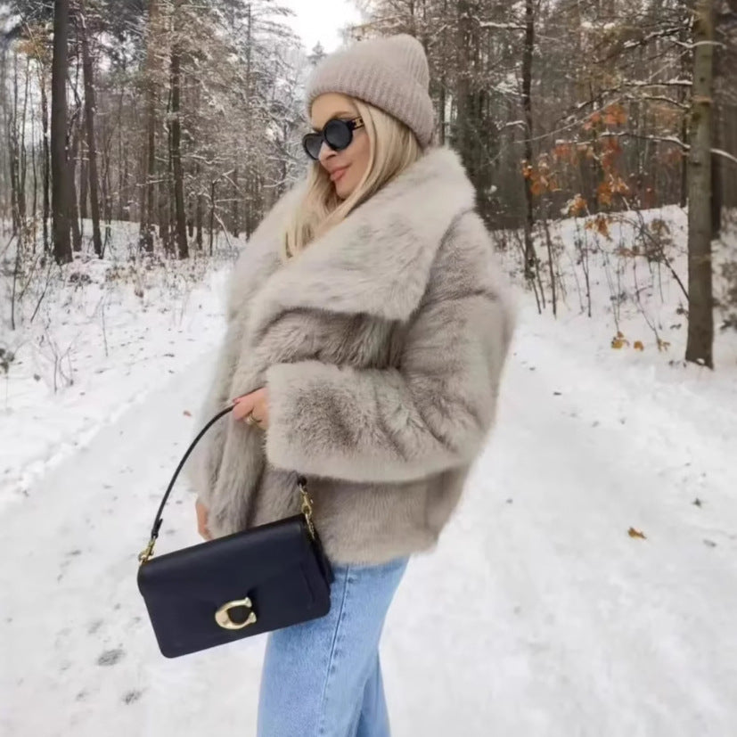 Dam cropped oversized faux pälsjacka med voluminous sjalkrage och inner värmefoder
