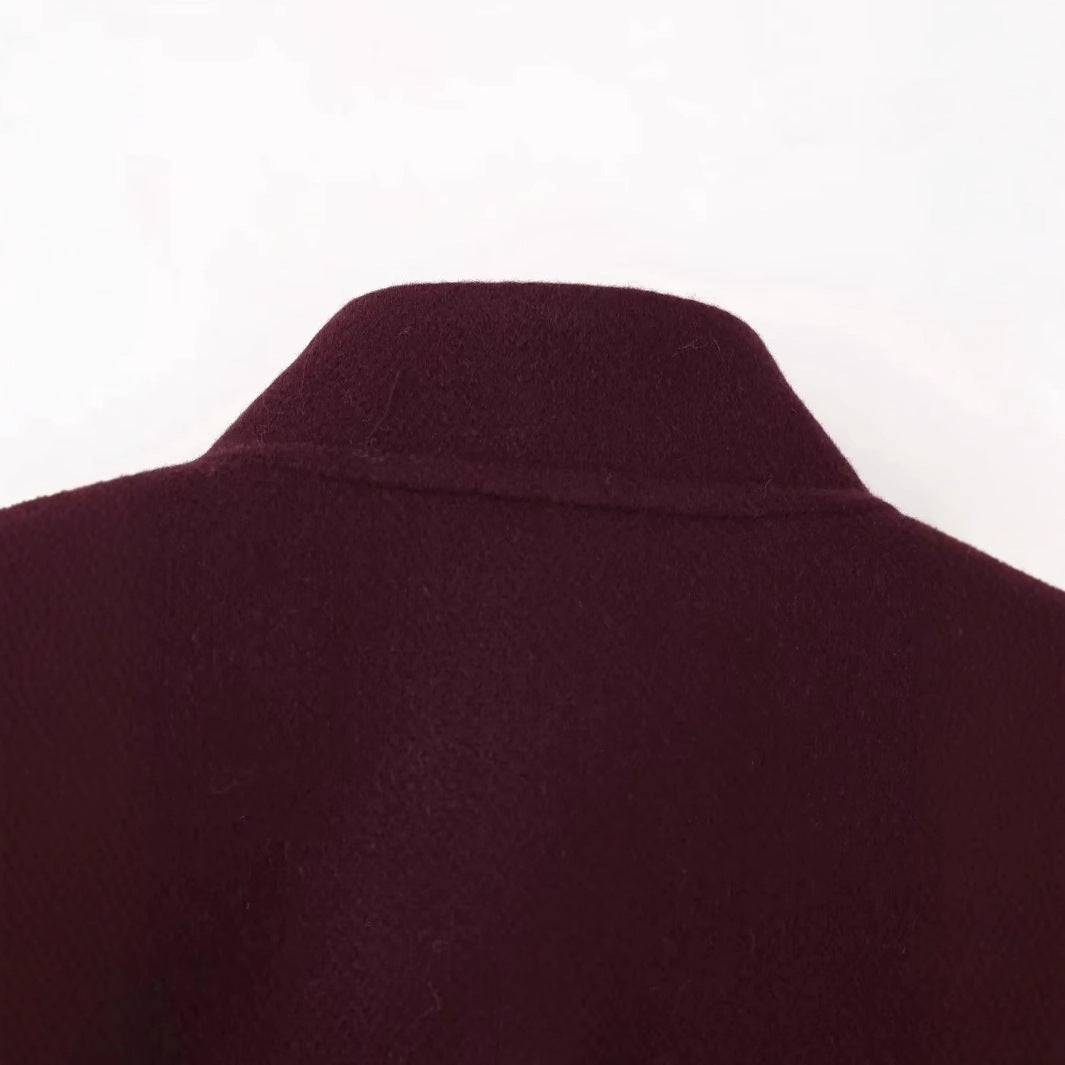 Dam cropped military jacka med ståkrage, epaulettes och applied flap fickor