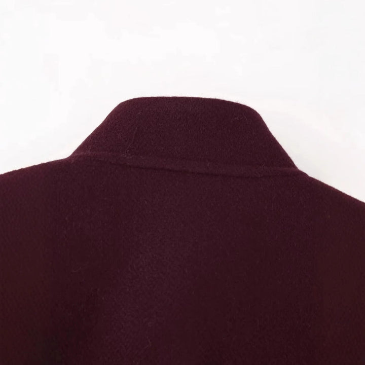 Dam cropped military jacka med ståkrage, epaulettes och applied flap fickor
