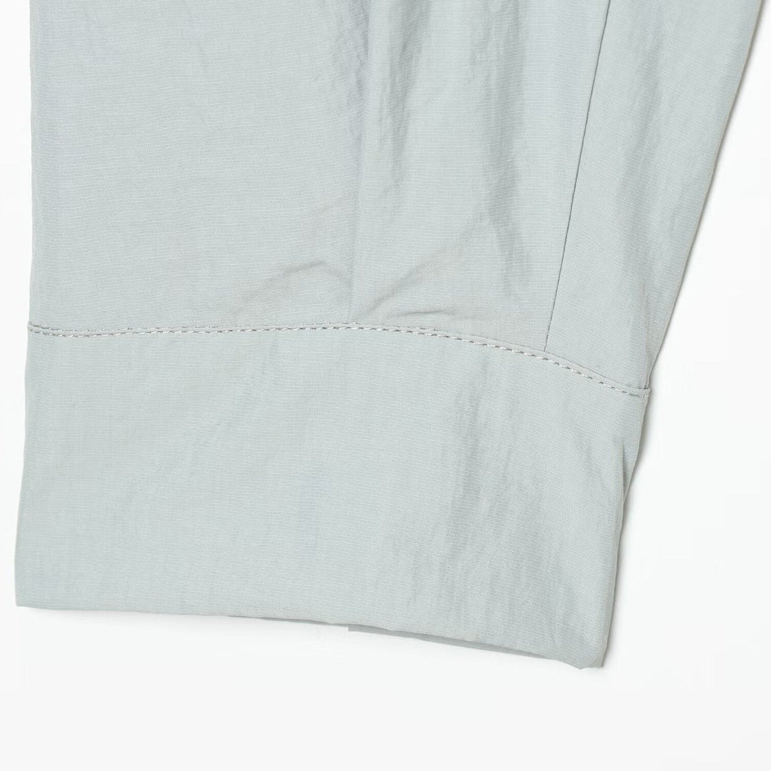 Dam Kort Tech Jacka med Hög Funnel Krage och Boxig Silhuett