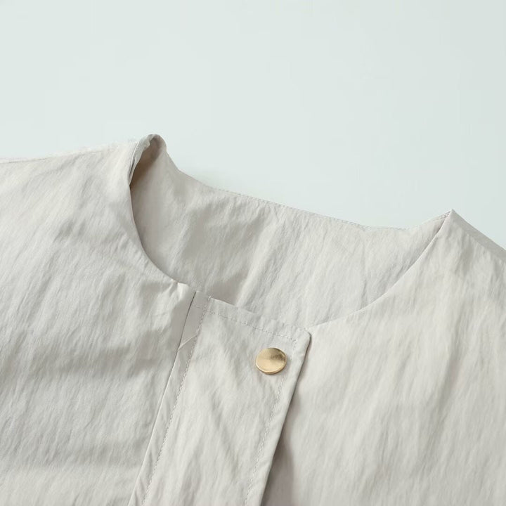 Dam lätt utility blousonjacka med round neckline, snap knäppning och stor påsydda fickor