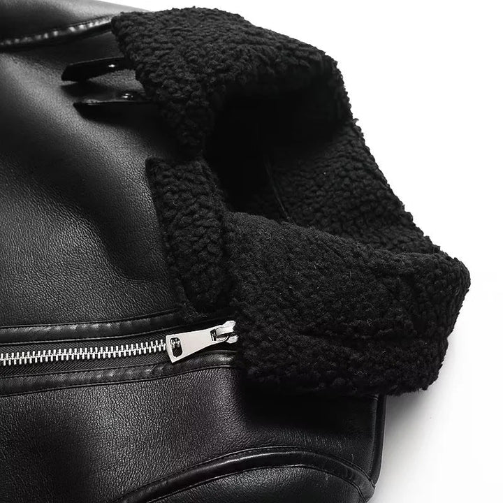Dam figurnära bikerjacka i lambskin look med asymmetrisk dragkedja