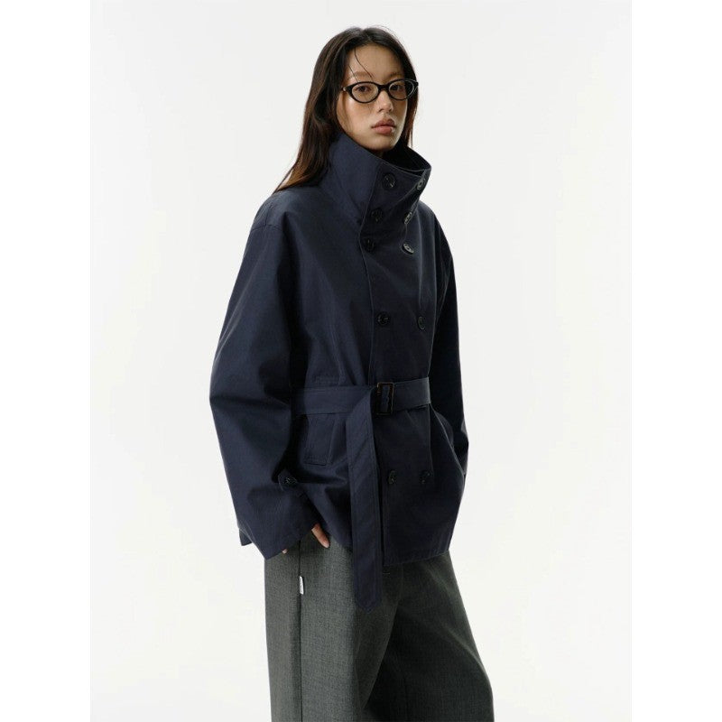 Dam kort jacka in trench stil med Double-Breasted knappslå, midjebälte, och ståkrage