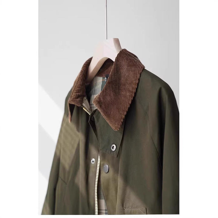 Dam vattenavvisande oversize field jacka med corduroy krage och flap fickor