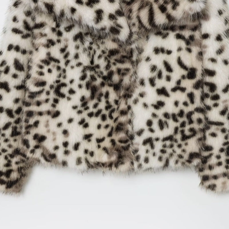 Dam Kort Jacka Gjord av Konstpäls i Snow Leopardmönster med Breda Slag