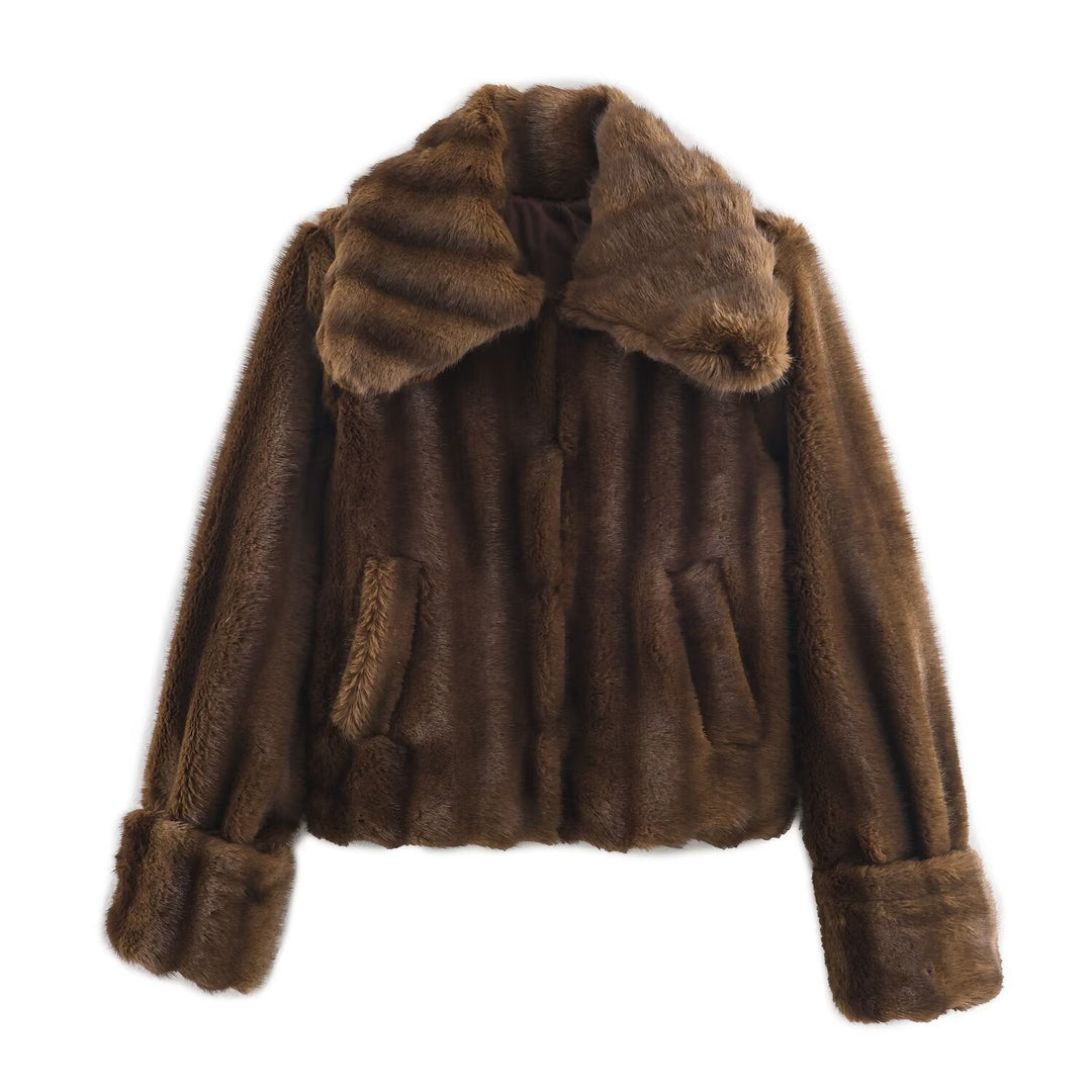 Dam kort jacka gjord faux fur med a stor shawl krage och turn-up ärmar