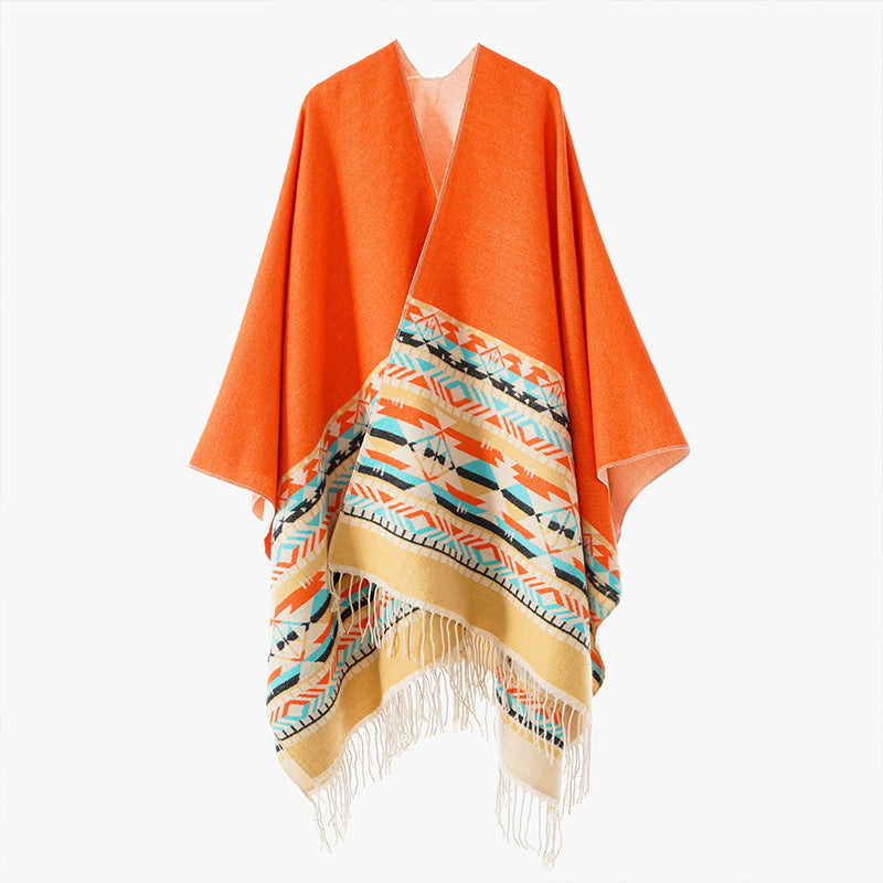 Dam Oversize Reversible poncho tillverkad av ullblandning med Ethno Jacquard och fransfåll