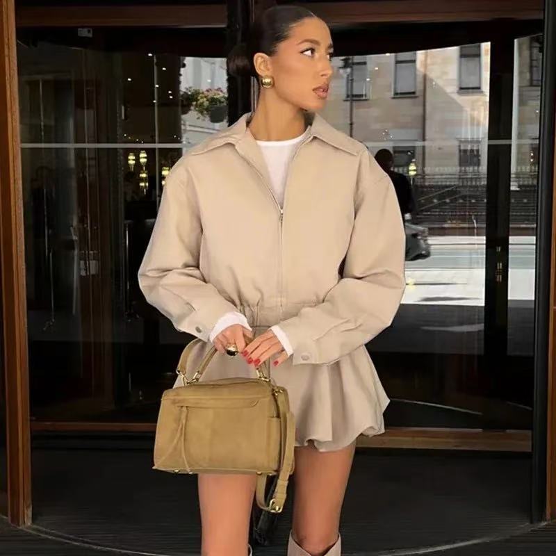 Dam kort Blouson jacka gjord Vegan läder med Zip och Elastic fåll