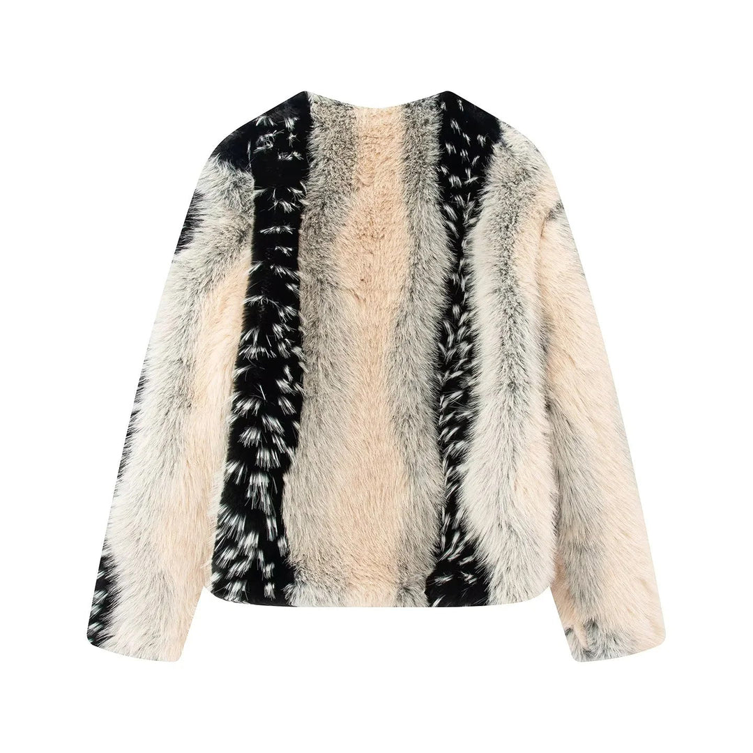 Dam kort faux pälsjacka med patchwork fur look, boxy cropped passform och mjuk innerfoder