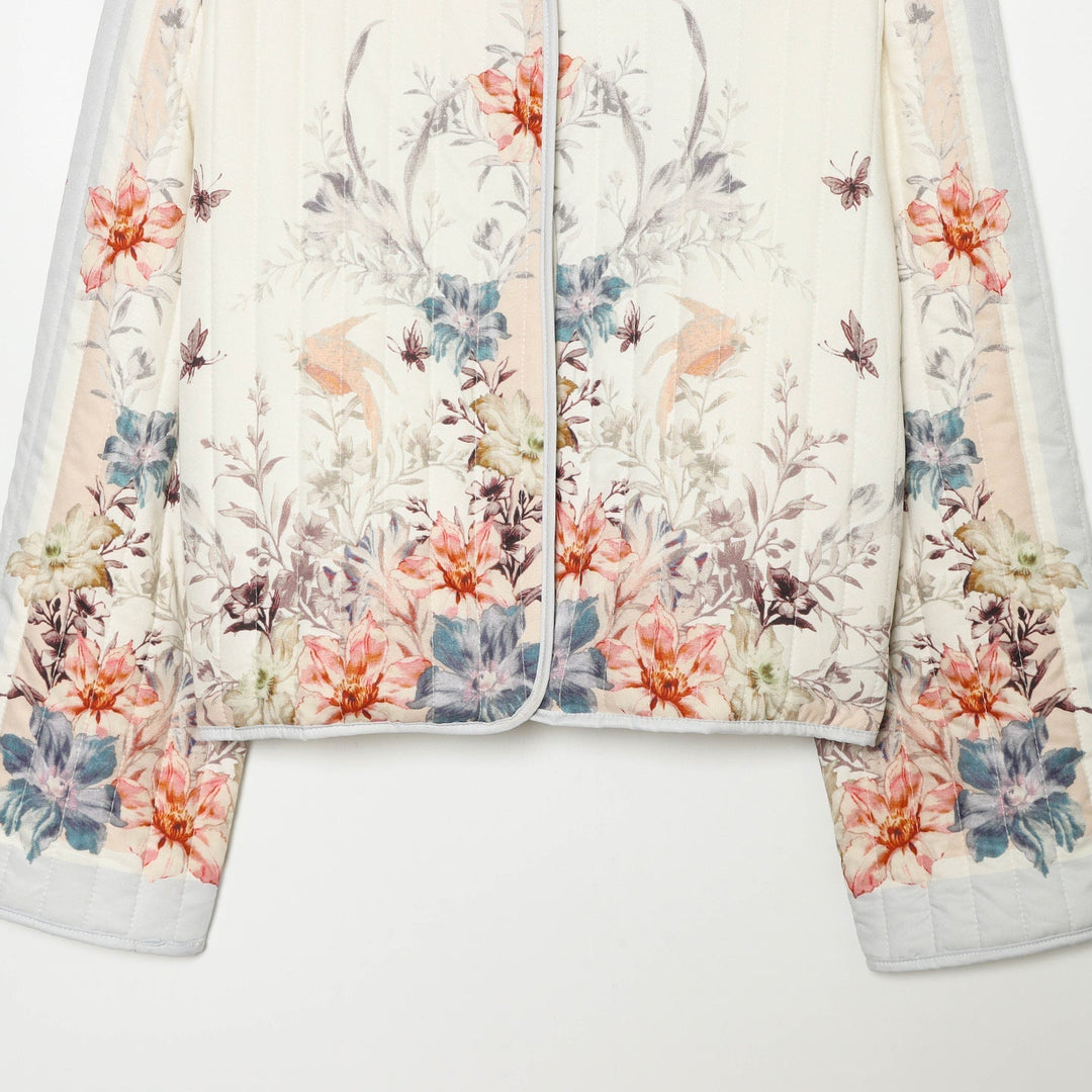 Dam Vadderad Kort Jacka med Blommig Allover Tryck och Round Neckline