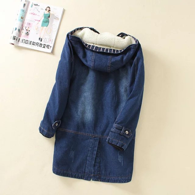 Dam vadderad denim parka med teddy foder, huva och påsydda fickor