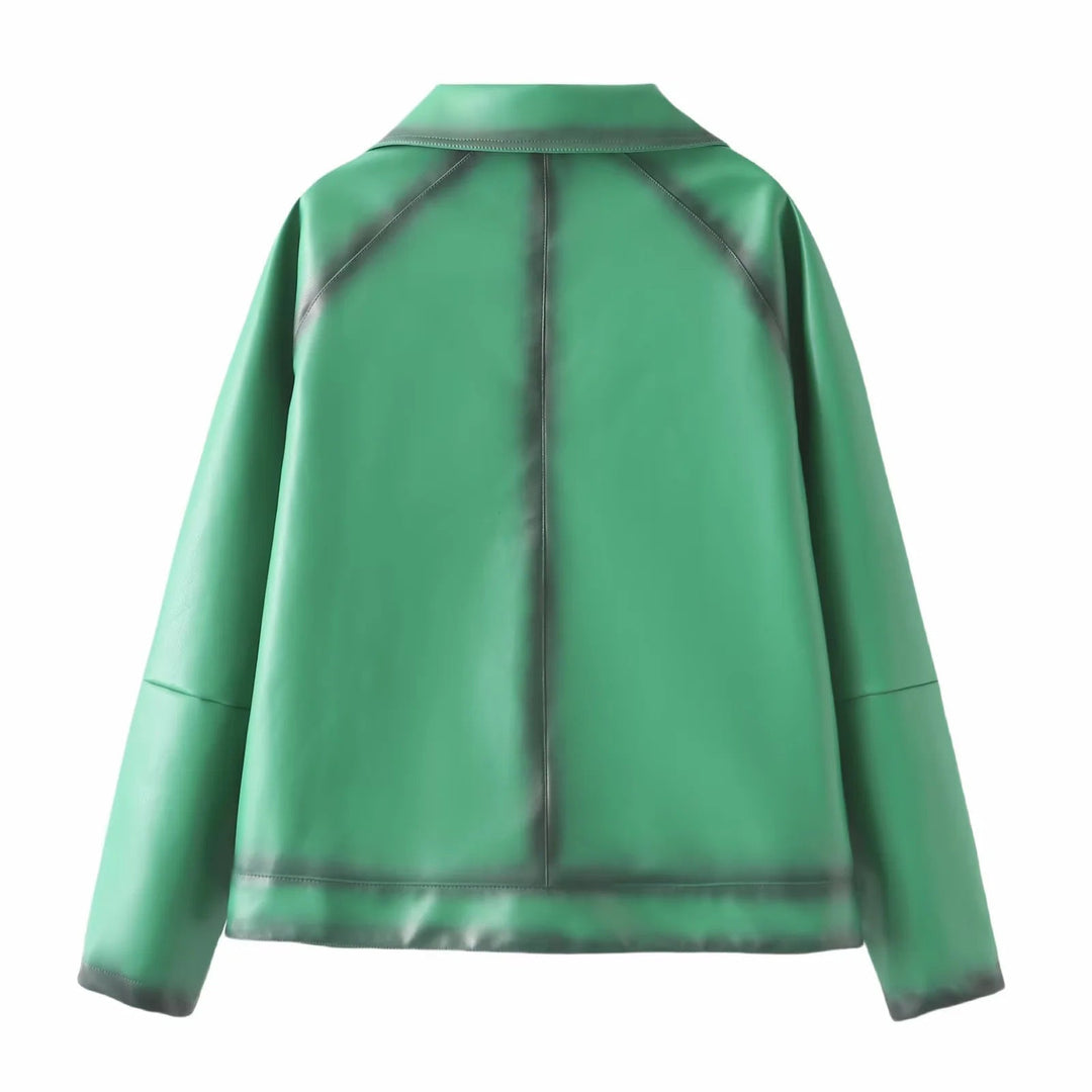 Dam boxy konstläder blouse med stor sjalkrage, central metal dragkedja, och patch framfickor