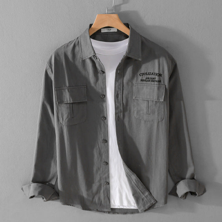 Herr Military-Inspired Överskjorta med Dubbel Bröstfickor och Subtil Embroidery