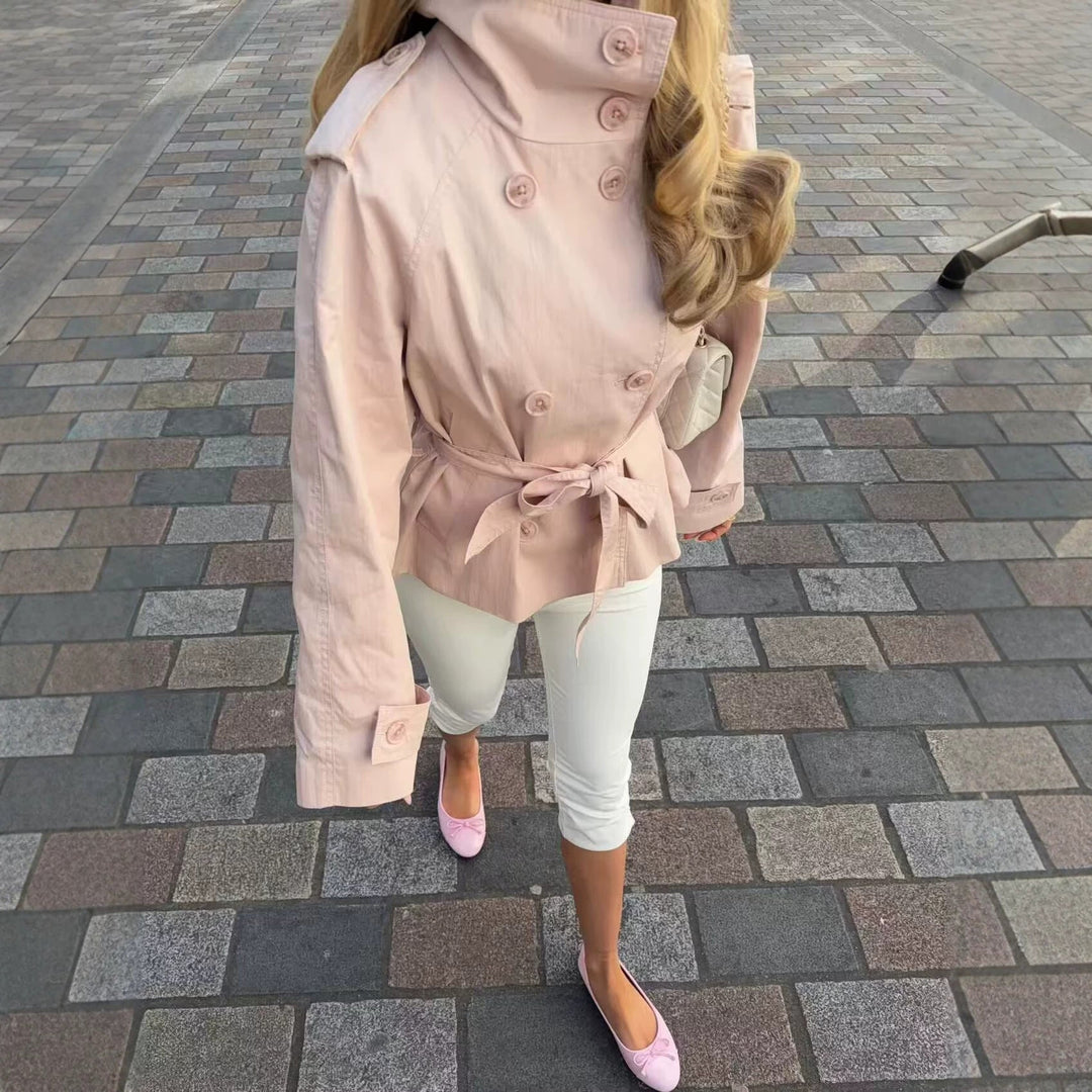 Dam Kort Double-Breasted Trenchcoat med Hög Standing Krage, Shoulder Flaps och Tie Belt
