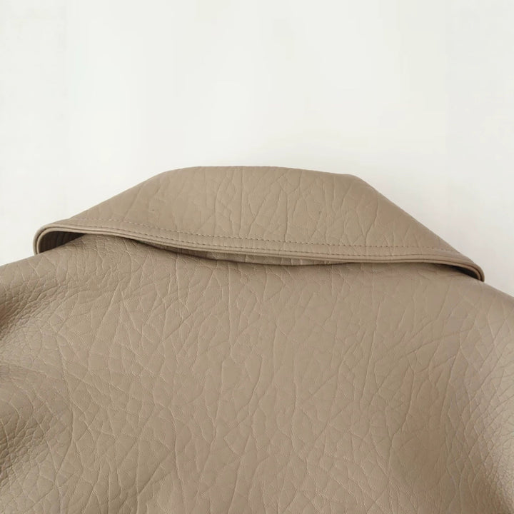 Dam Kort Läderlook Blouson med Double Row, Elastic Nederkant och Oversize Lapels