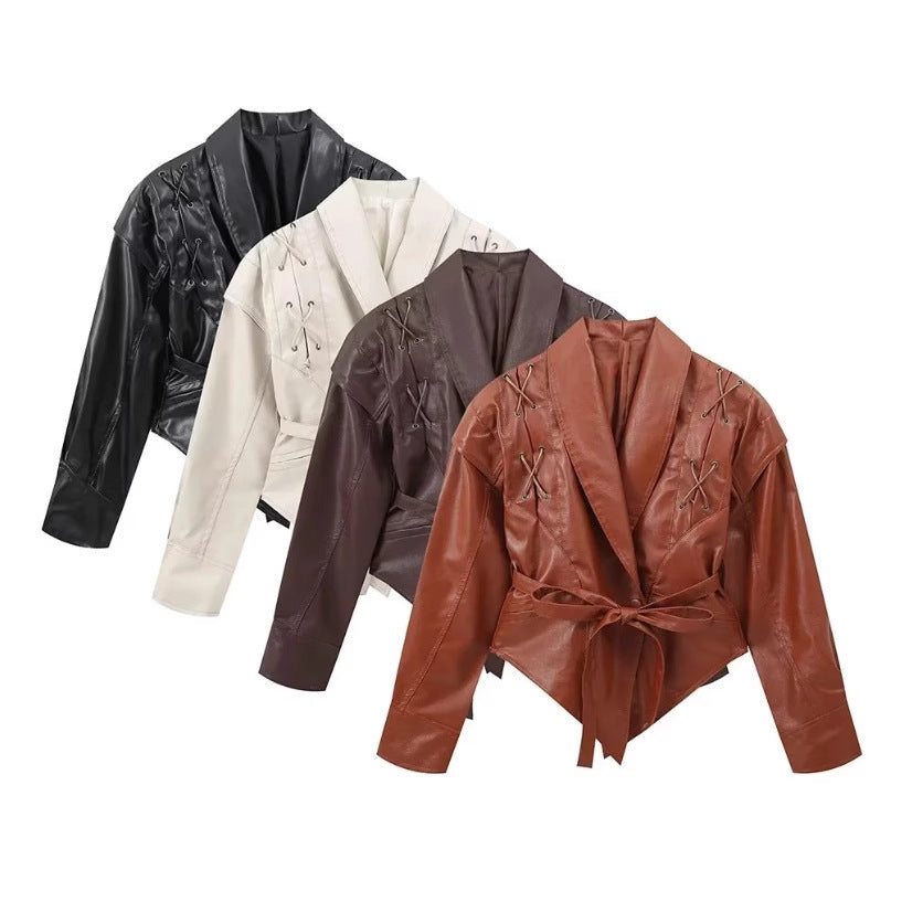 Dam kort jacka gjord mocka look med wrap bälte, shawl krage och lacing detail