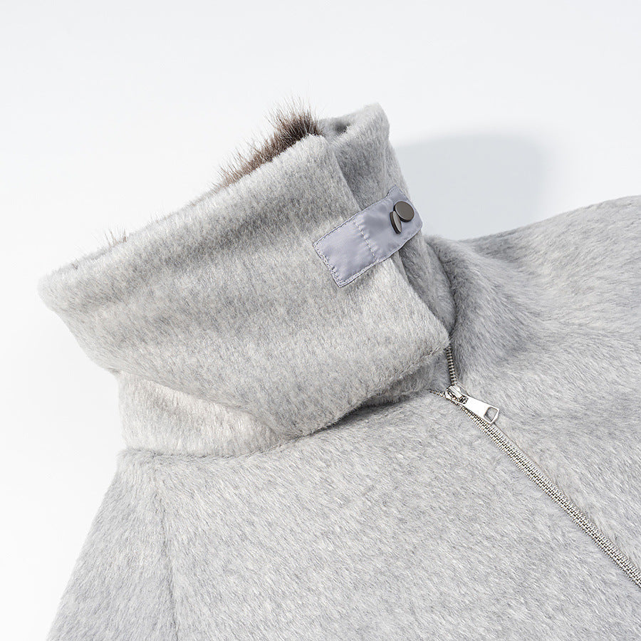 Dam kort jacka med voluminous faux fur krage och oversize skärning