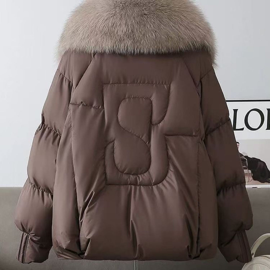 Dam nan kort vadderad jacka med voluminous faux fur krage och midja draw