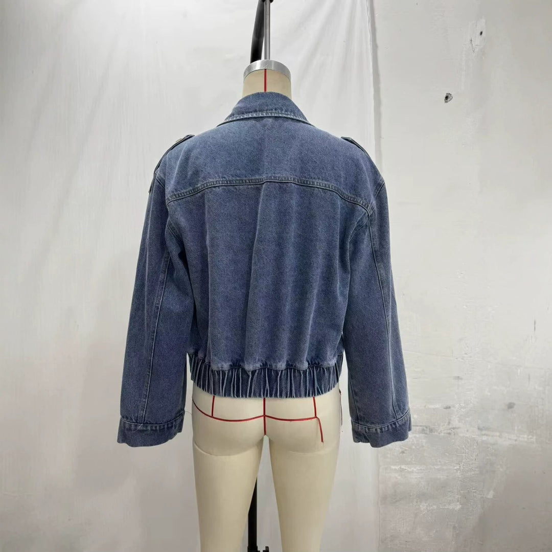 Dam Kort Denimjacka i Trench Stil med Double-Breasted Knapp Knäppning och Epaulettes