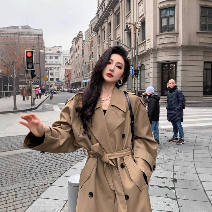 Dam modern Boxy trenchcoat med Distinctive Shoulder Feature och midjebälte