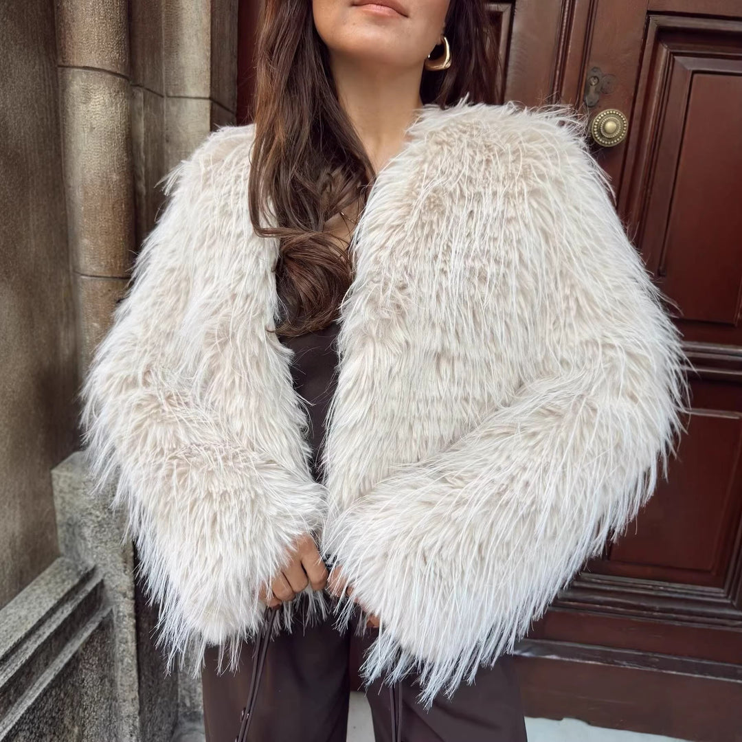 Dam kort Plush Faux Fur jacka med Voluminous Texture