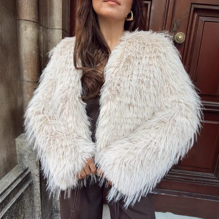 Dam kort Plush Faux Fur jacka med Voluminous Texture