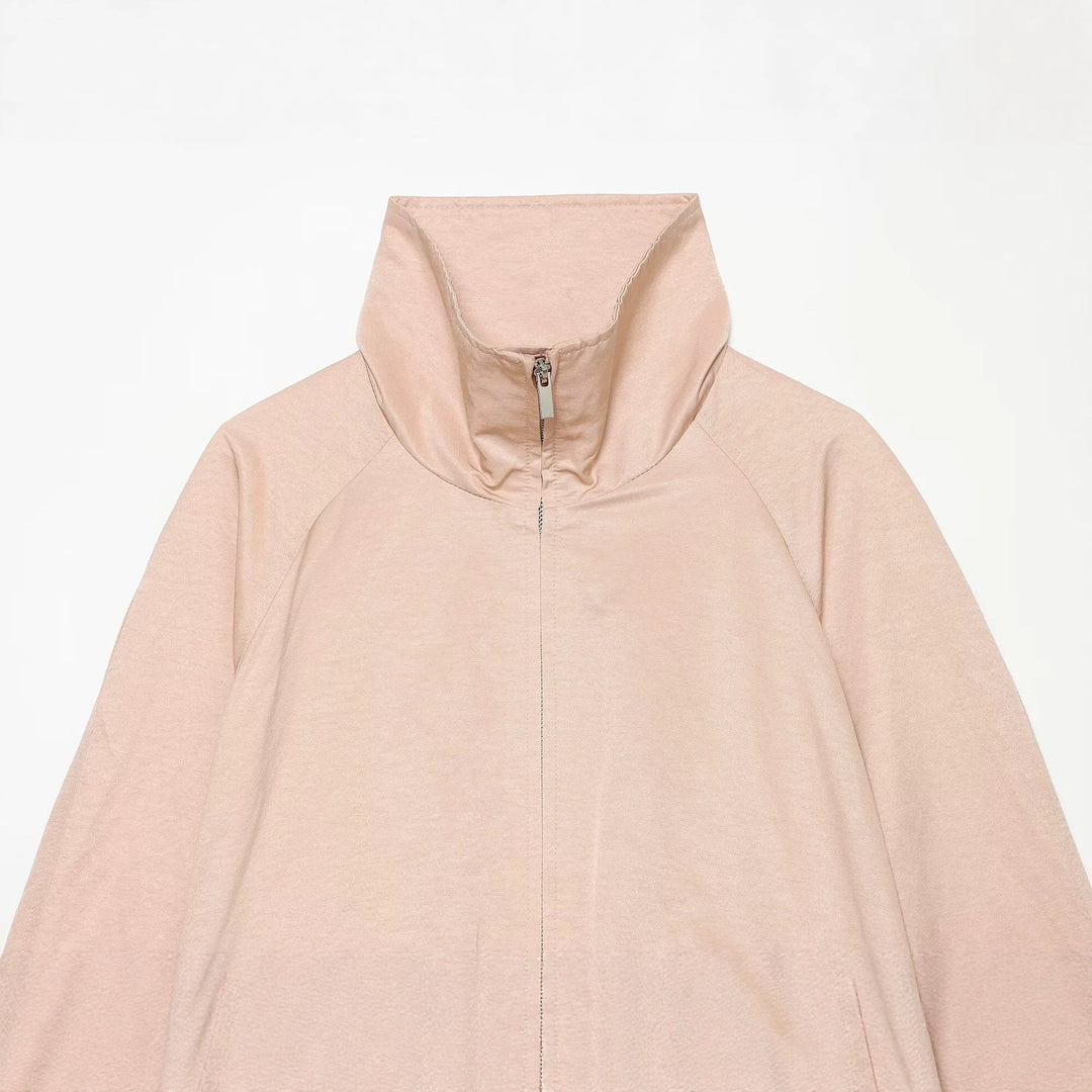 Dam Kort Windbreaker Blouson med Hög Stå Krage, Raglan Ärmar, och Drawstring Nederkant