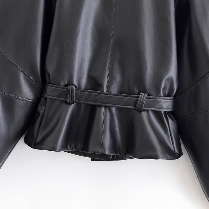 Dam 50+ Kort Tailored Faux Läder Blouse med Tie Belt och Dropped Shoulders