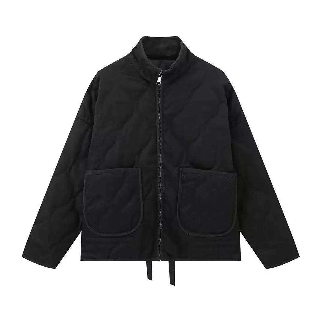 Unisex kviltad jacka med ståkrage, framfickor, och dragsko