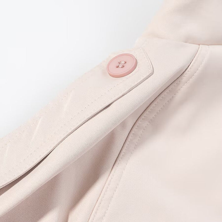 Dam Kort Double-Breasted Trenchcoat med Hög Standing Krage, Shoulder Flaps och Tie Belt