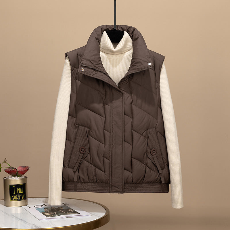 Dam sleeveless thermo quiltad väst med ergonomic square quiltning, high ståkrage, och decorative pocket flaps