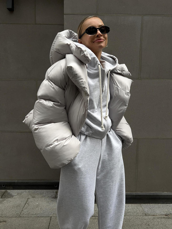Dam extravagant oversize kviltad down jacka med extra voluminous huva