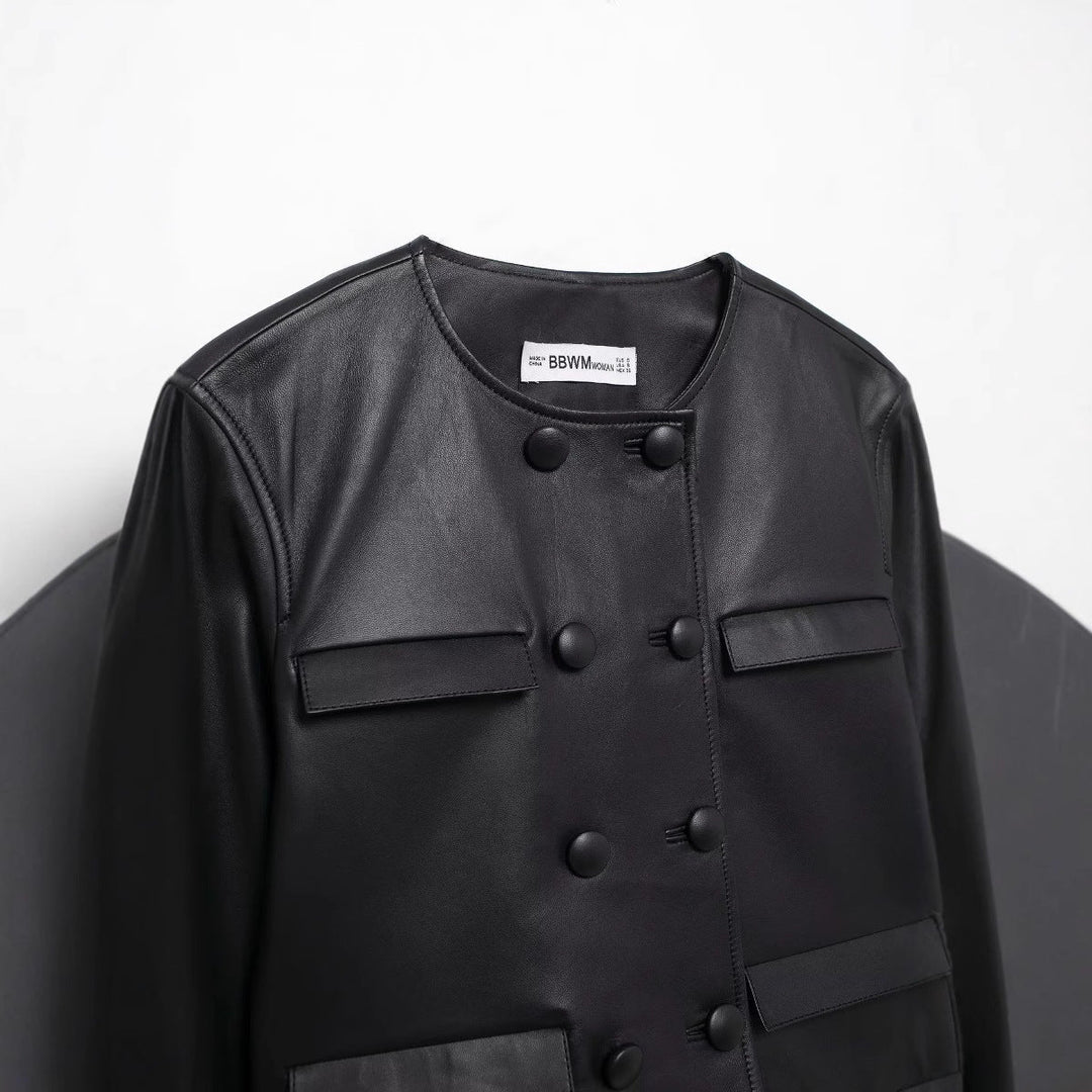 Dam cropped konstläderjacka med round neckline, double-breasted knäppning och påsydda fickor
