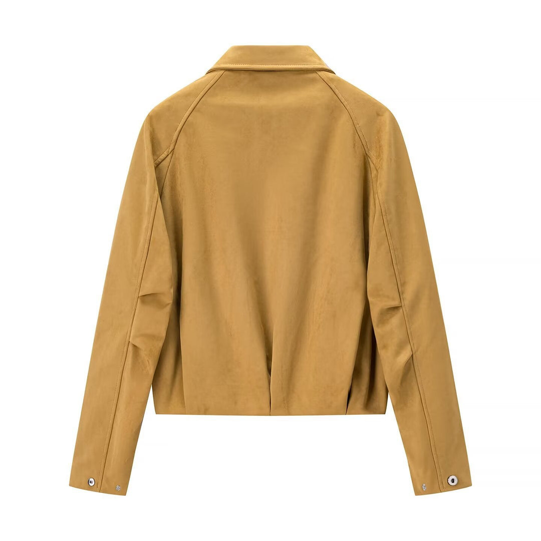 Dam kort blousonjacka tillverkad av velour look med skjortkrage, raglanärmar, och elastisk fåll