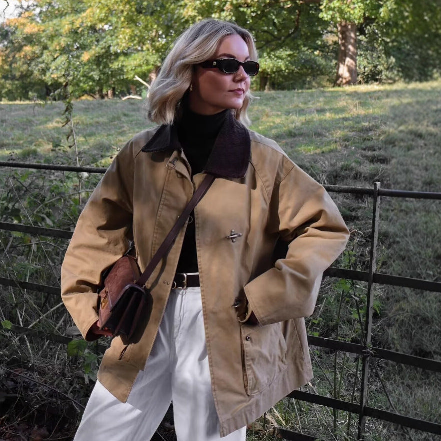 Dam trendig field jacka med manchester krage, toggle fastenings och stor flap fickor