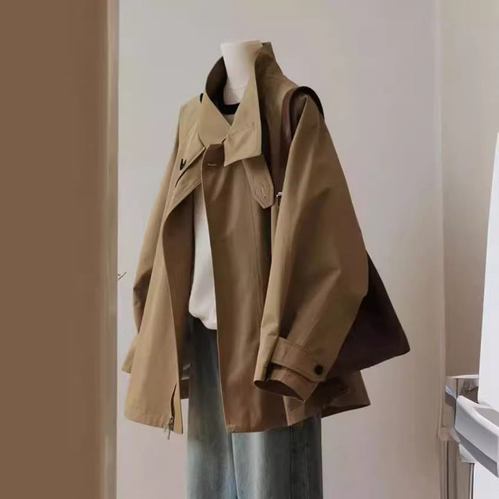 Dam trench-inspired kort jacka med oversize silhuett, stand krage, och dold dragkedja