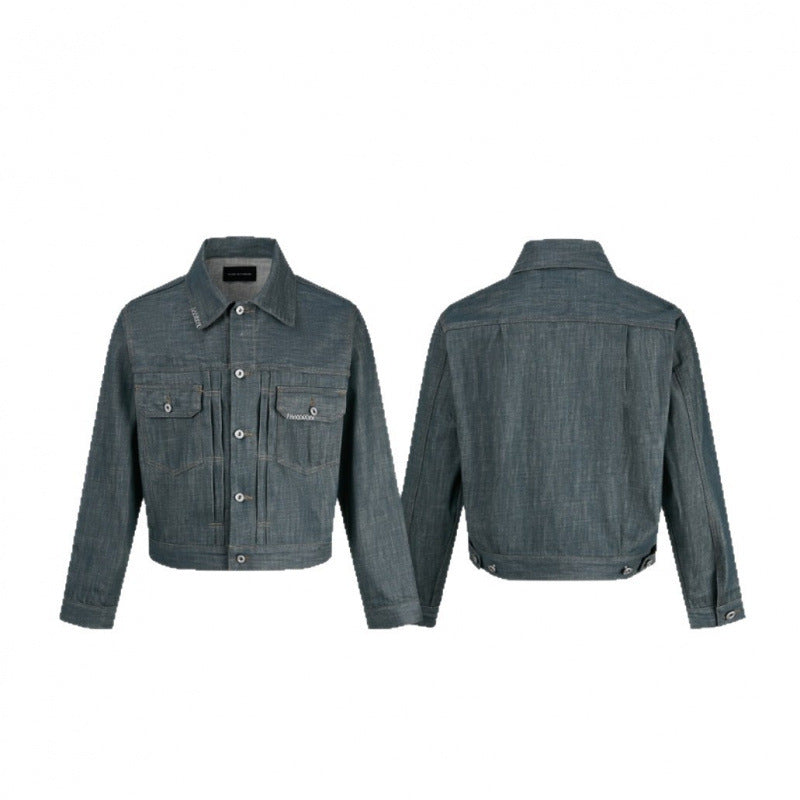 Herr cropped denimjacka med vertikala sömmar, utanpåfickor, och boxig siluett