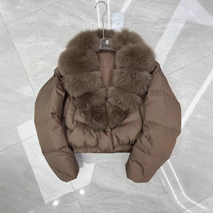 Dam kort skärning boxy pufferjacka med extra stor faux fur krage och shape-stable fåll