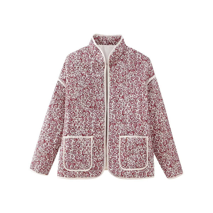 Dam quiltad kort jacka med floral alla-över tryck, light vaddering, ståkrage, och påsydda fickor
