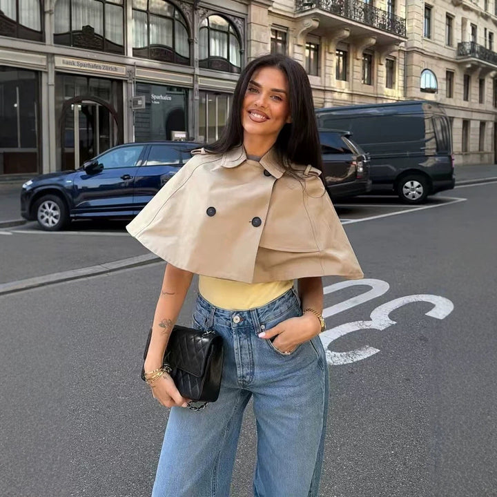 Dam Kort Cape Trench med Double-Breasted Knappar och Shoulder Flaps